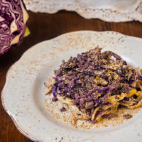 Il Moderno - Sagne al cavolo viola, salsiccia e pistacchi